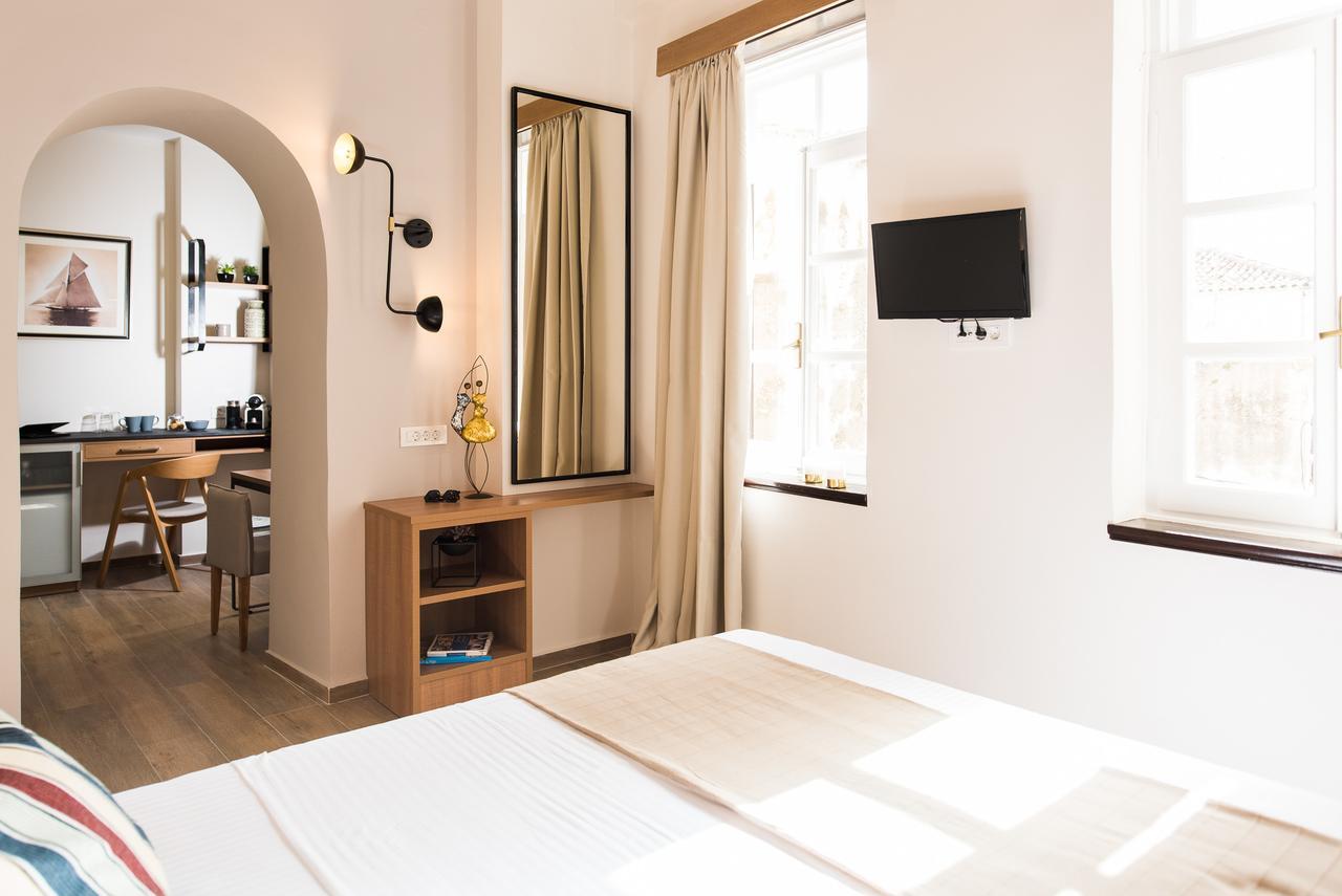 Harismari Cozy Hotel ハニア エクステリア 写真